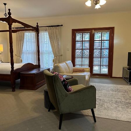 Wine And Roses Bed And Breakfast Adelaida Exterior foto